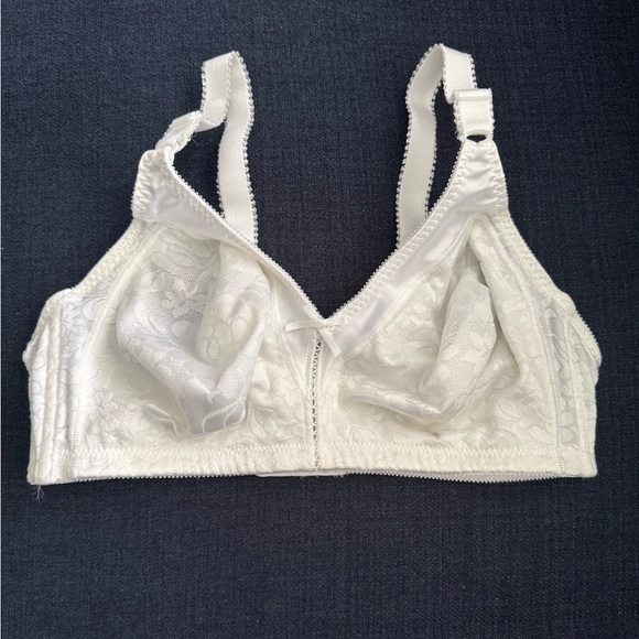 Bali Elegant ivory  Lace Bra size 38C - Picture 1 of 10